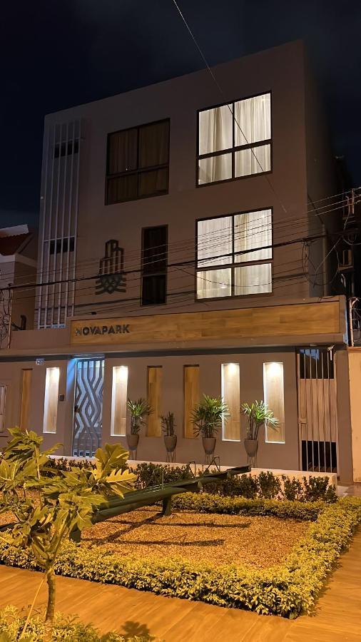 Nova Park Hotel グアヤキル エクステリア 写真