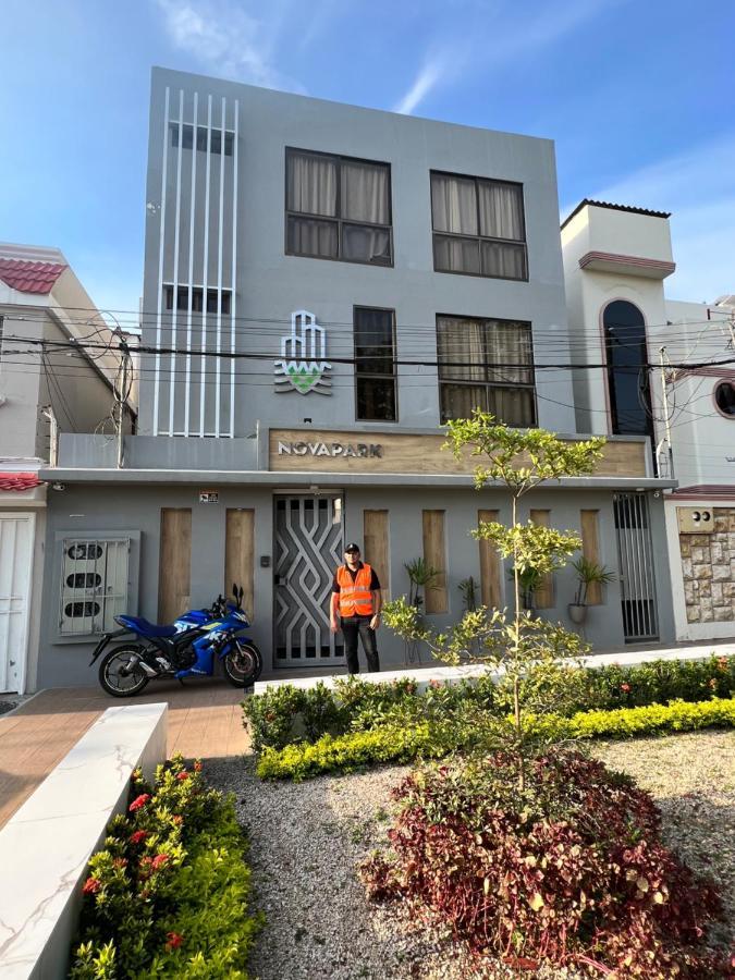 Nova Park Hotel グアヤキル エクステリア 写真